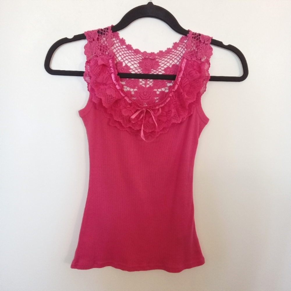 QED LONDON Women's Dark Pink Ribbed Tank with Crochet Inset Lace Ruffle Small